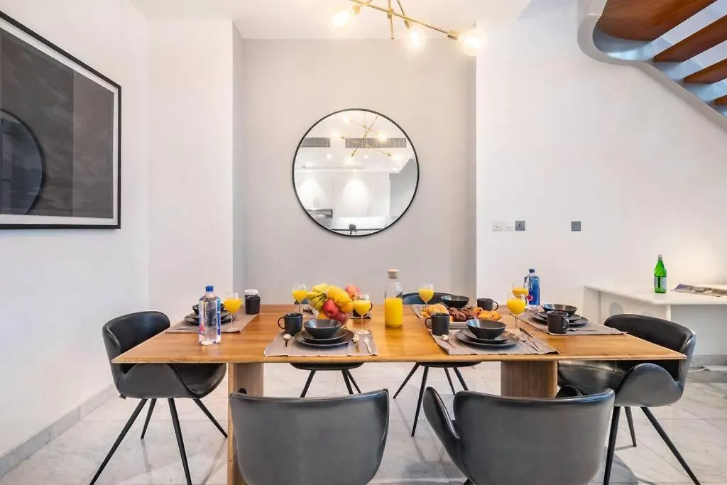First Class 2Br With Magical Duplex In Central Park Dubai Apartment